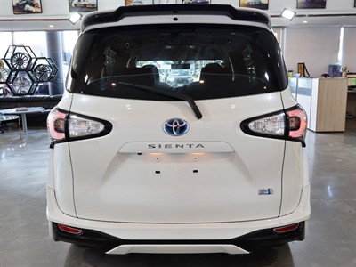 2017 Toyota Sienta - Thumbnail