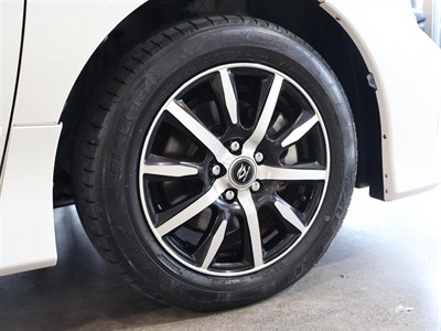 2017 Toyota Sienta - Thumbnail