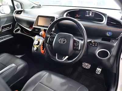 2017 Toyota Sienta - Thumbnail
