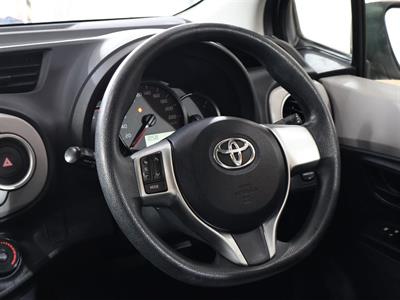 2013 Toyota Yaris - Thumbnail
