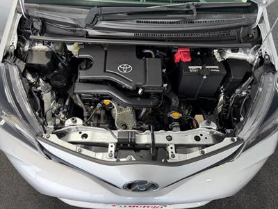 2015 Toyota Vitz - Thumbnail