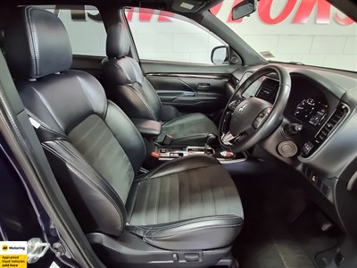 2019 Mitsubishi Outlander - Thumbnail