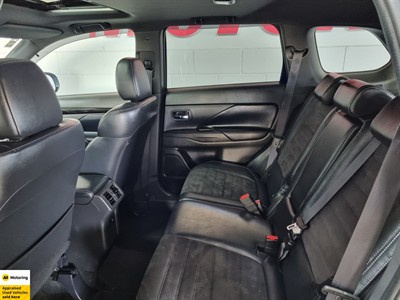 2019 Mitsubishi Outlander - Thumbnail