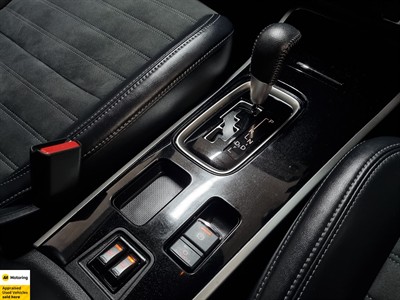 2019 Mitsubishi Outlander - Thumbnail