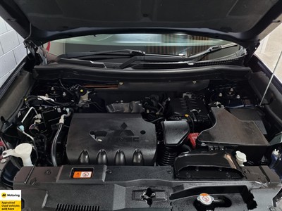 2019 Mitsubishi Outlander - Thumbnail