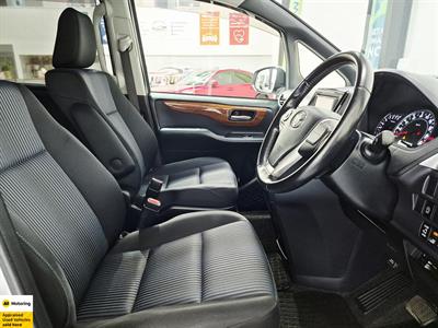 2014 Toyota Voxy - Thumbnail