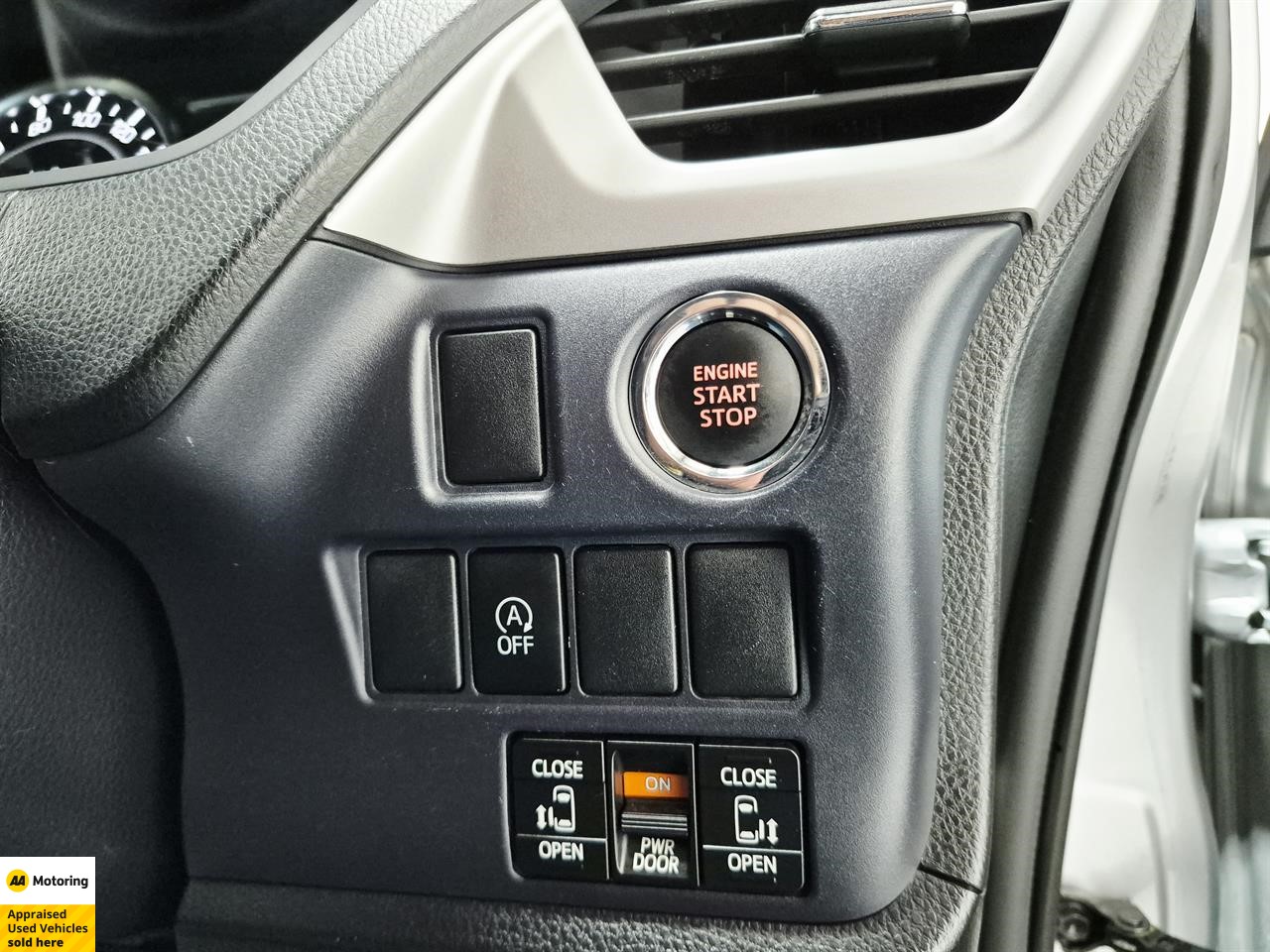 2014 Toyota Voxy