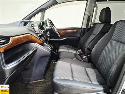 2014 Toyota Voxy - Thumbnail