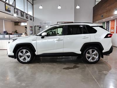 2020 Toyota RAV4 - Thumbnail