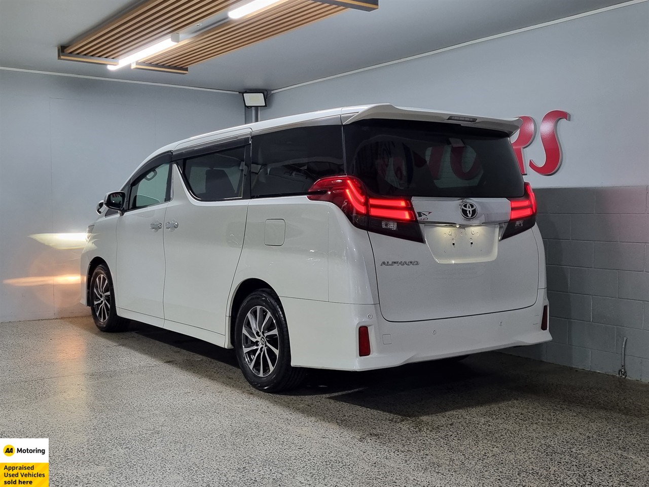 2016 Toyota Alphard