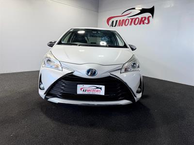 2017 Toyota Vitz - Thumbnail