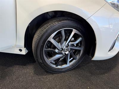 2017 Toyota Vitz - Thumbnail