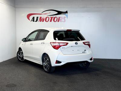 2017 Toyota Vitz - Thumbnail
