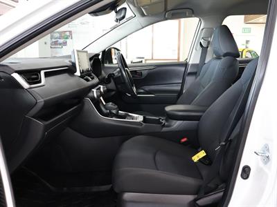 2022 Toyota RAV4 - Thumbnail