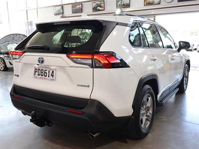 2022 Toyota RAV4 - Thumbnail