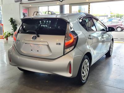 2017 Toyota Aqua - Thumbnail