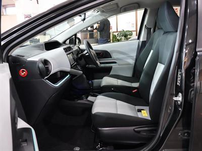 2013 Toyota Aqua - Thumbnail