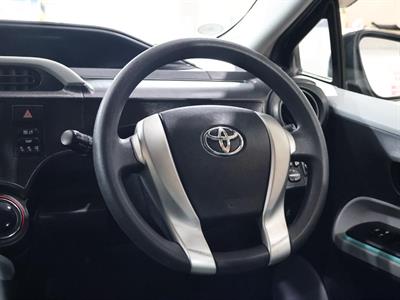 2013 Toyota Aqua - Thumbnail