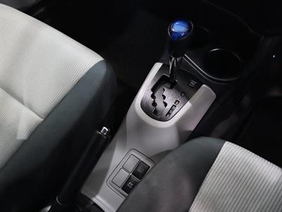 2013 Toyota Aqua - Thumbnail