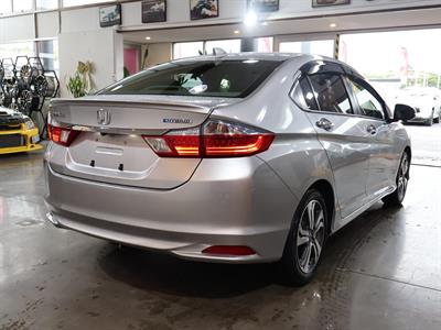 2015 Honda Grace - Thumbnail