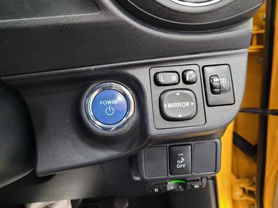 2012 Toyota Aqua - Thumbnail