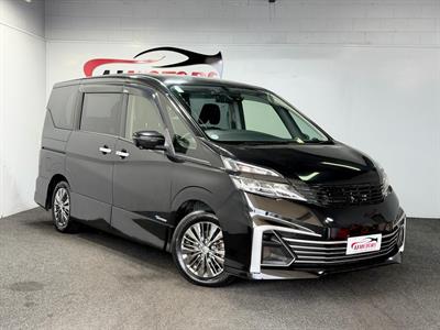 2017 Nissan Serena - Thumbnail