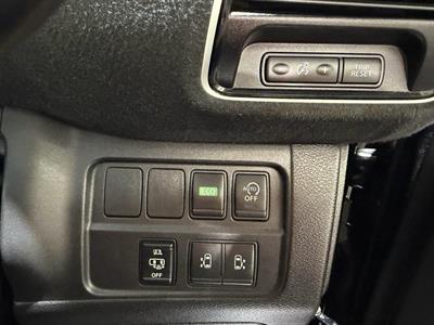 2017 Nissan Serena - Thumbnail