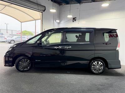 2017 Nissan Serena - Thumbnail