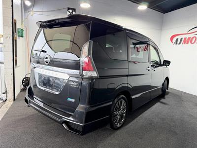 2017 Nissan Serena - Thumbnail
