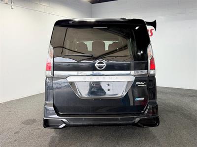2017 Nissan Serena - Thumbnail