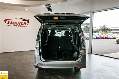 2012 Toyota Vellfire - Thumbnail