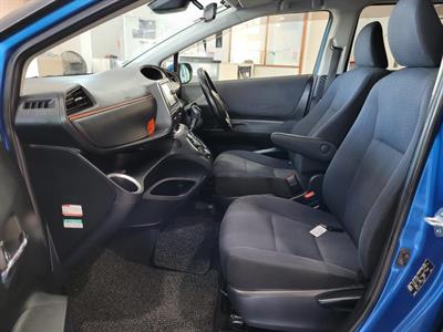 2017 Toyota Sienta - Thumbnail