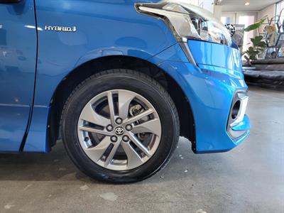 2017 Toyota Sienta - Thumbnail