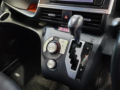 2017 Toyota Sienta - Thumbnail