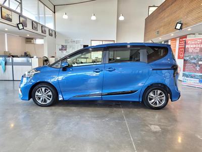 2017 Toyota Sienta - Thumbnail