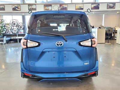 2017 Toyota Sienta - Thumbnail
