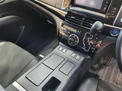 2014 Toyota Estima - Thumbnail