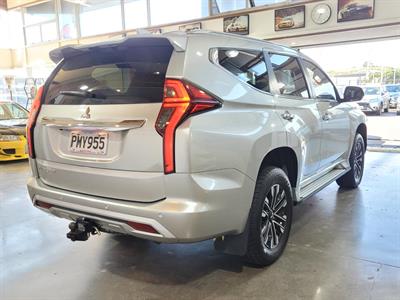 2023 Mitsubishi Pajero Sport - Thumbnail