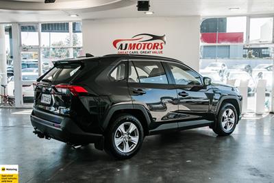 2021 Toyota RAV4 - Thumbnail