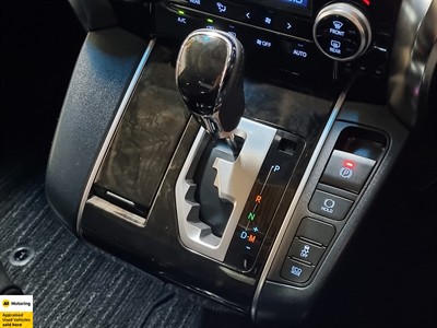 2017 Toyota Alphard - Thumbnail