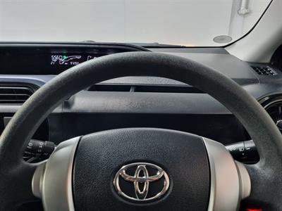 2015 Toyota Aqua - Thumbnail