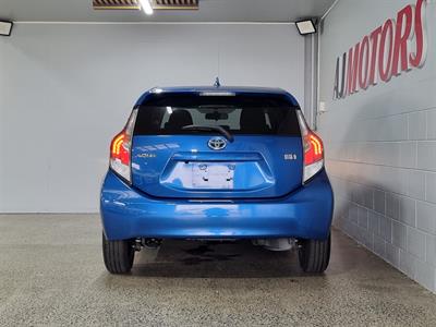 2015 Toyota Aqua - Thumbnail