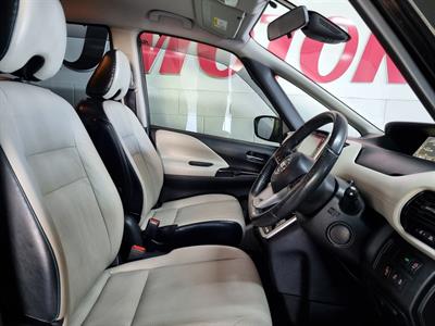 2016 Nissan Serena - Thumbnail