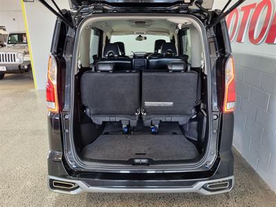 2016 Nissan Serena - Thumbnail