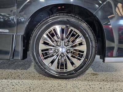 2016 Nissan Serena - Thumbnail