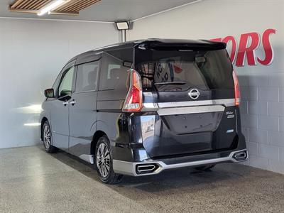 2016 Nissan Serena - Thumbnail
