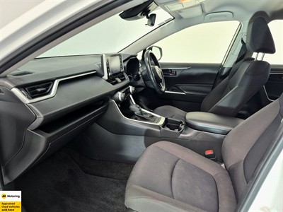 2020 Toyota RAV4 - Thumbnail