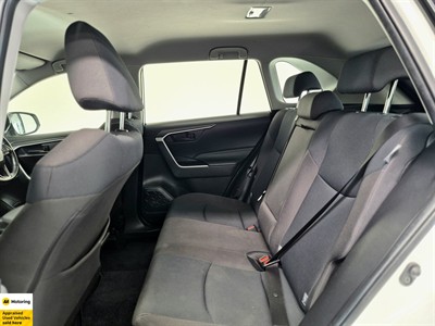 2020 Toyota RAV4 - Thumbnail