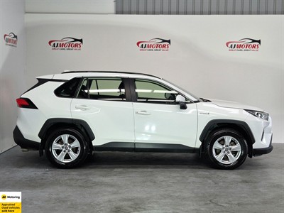 2020 Toyota RAV4 - Thumbnail