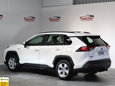 2020 Toyota RAV4 - Thumbnail